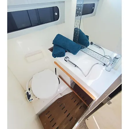 Úszó hotel Nuit Insolite Et Cocon Valence