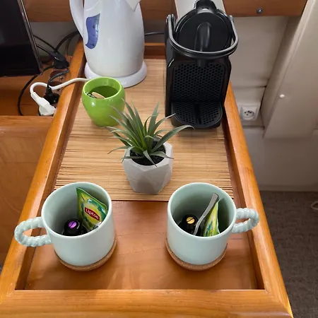 Nuit Insolite Et Cocon Úszó hotel Valence